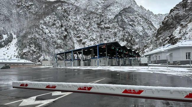 Пункт пропуска Верхний Ларс на границе РФ с Грузией