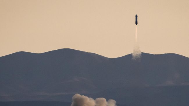Ракета New Shepard компании Blue Origin стартует с пусковой площадки в Ван-Хорне, штат Техас Ракета New Shepard компании Blue Origin стартует с пусковой площадки в Ван-Хорне, штат Техас