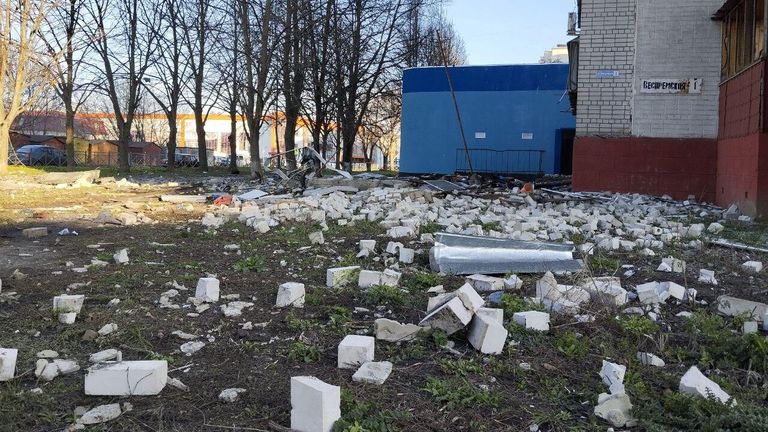 Последствия атаки украинских БПЛА на улице Веспремской в Курске Последствия атаки украинских БПЛА на улице Веспремской в Курске