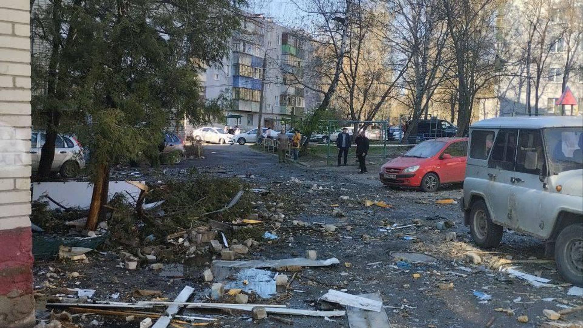 Последствия атаки ВСУ по жилым домам в Курске Последствия атаки ВСУ по жилым домам в Курске - РИА Новости, 1920, 29.05.2025