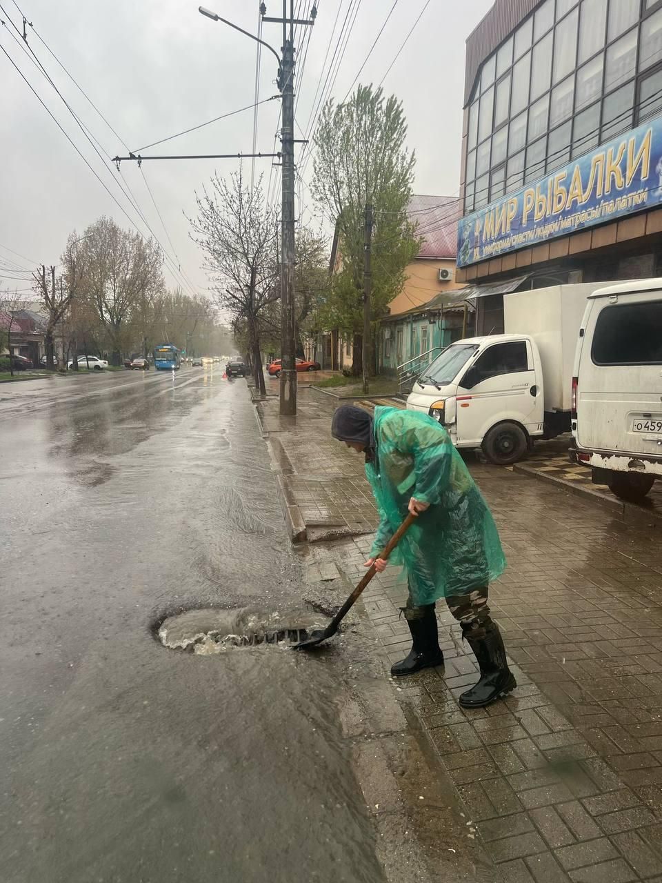 Последствия сильного дождя в Махачкале Последствия сильного дождя в Махачкале - РИА Новости, 1920, 18.06.2025