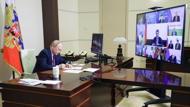 Президент Владимир Путин провел совещание с членами правительства РФ