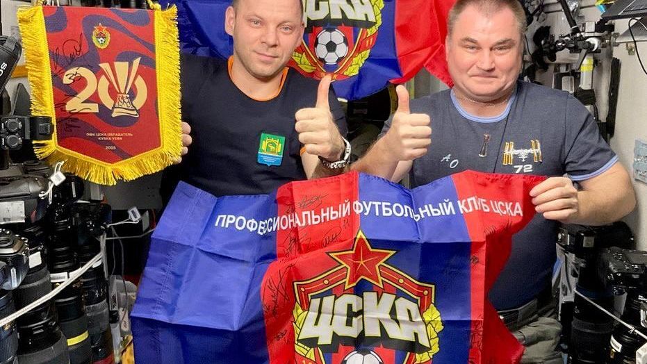 Флаг и вымпел ЦСКА запустили в космос в честь 20-летия победы в Кубке УЕФА Флаг и вымпел ЦСКА запустили в космос в честь 20-летия победы в Кубке УЕФА - РИА Новости, 1920, 15.04.2025