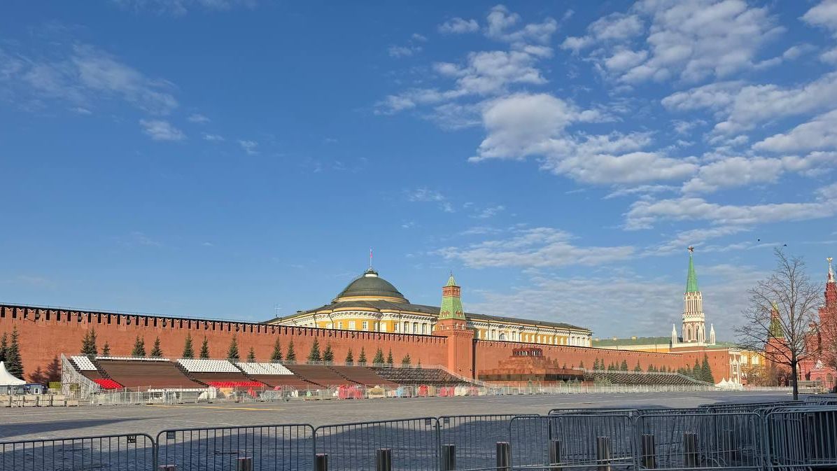 На Красной площади начался монтаж трибун к параду 9 мая На Красной площади начался монтаж трибун к параду 9 мая - РИА Новости, 1920, 25.04.2025