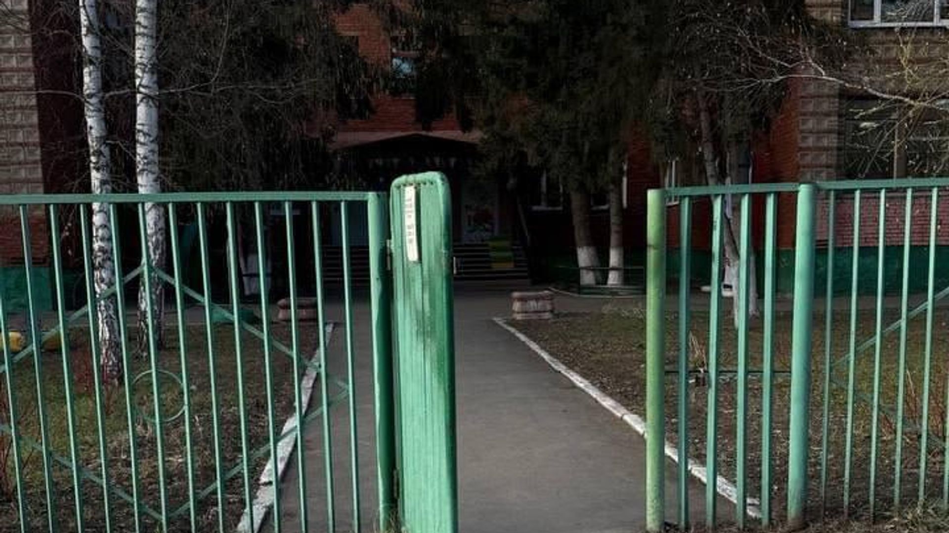 Два воспитанника детского сада в Омске сбежали перед вечерней прогулкой - РИА Новости, 1920, 17.04.2025