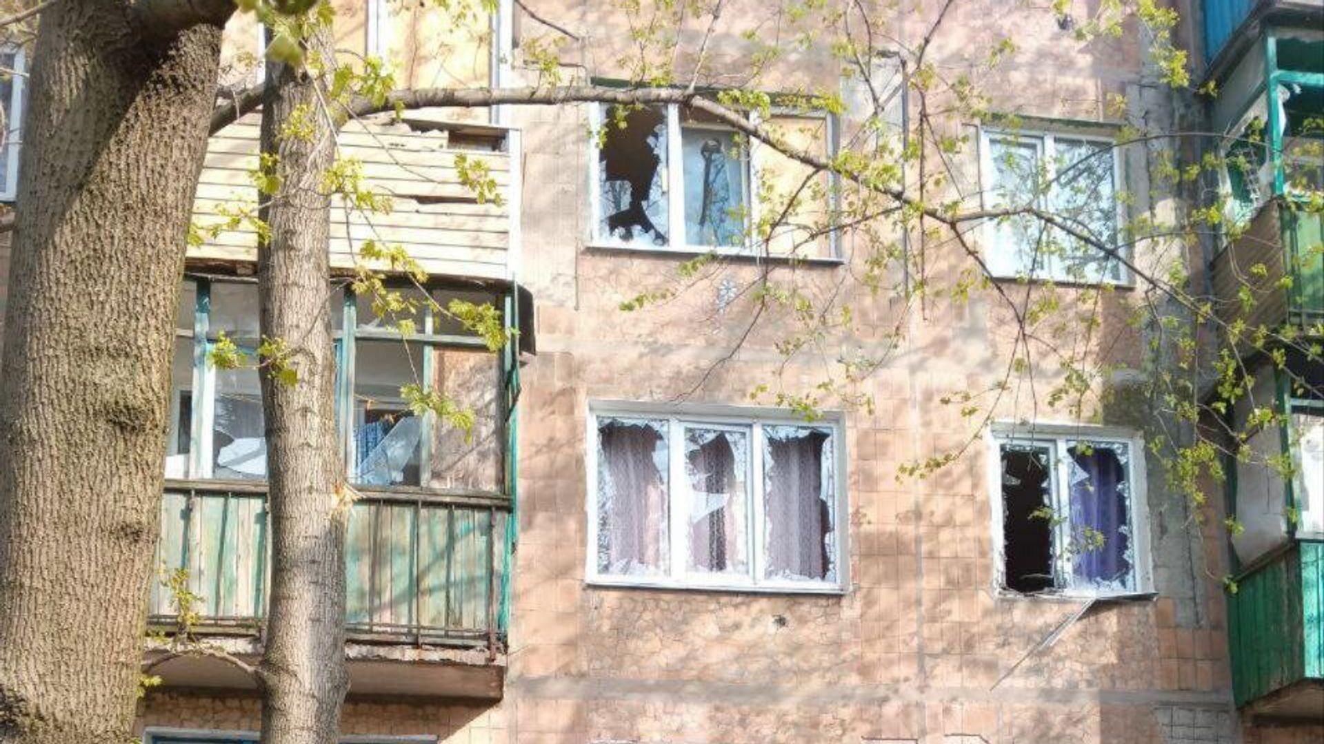 Последствия обстрела ВСУ Никитовского района Горловки Последствия обстрела ВСУ Никитовского района Горловки - РИА Новости, 1920, 17.04.2025