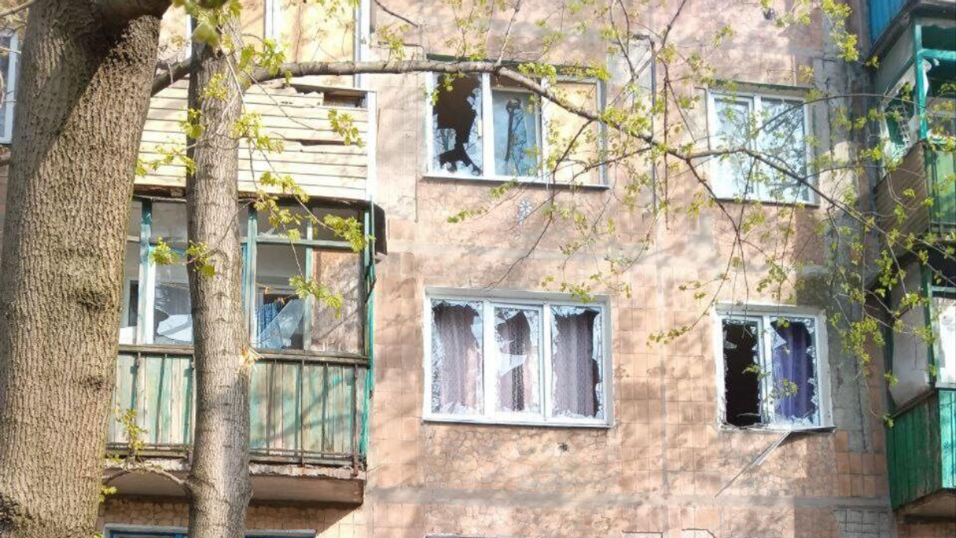 Последствия обстрела ВСУ Никитовского района Горловки Последствия обстрела ВСУ Никитовского района Горловки - РИА Новости, 1920, 17.04.2025