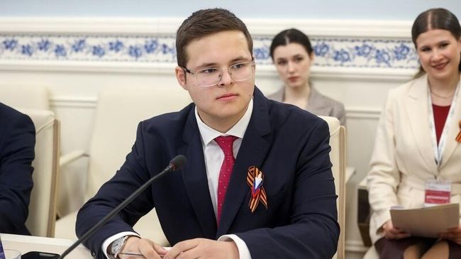 Руководитель Петербургского форума Герои Отечества Владислав Курбатов на заседании рабочей группы по вопросам совершенствования законодательства в сфере исторического и культурного просвещения молодежи 