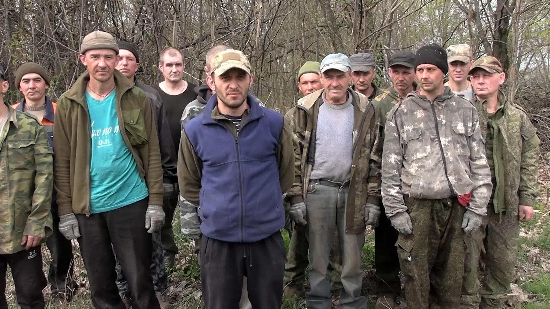 Военнослужащие ВСУ, сдавшиеся в плен при выходе из окружения в Курской области Военнослужащие ВСУ, сдавшиеся в плен при выходе из окружения в Курской области - РИА Новости, 1920, 18.04.2025
