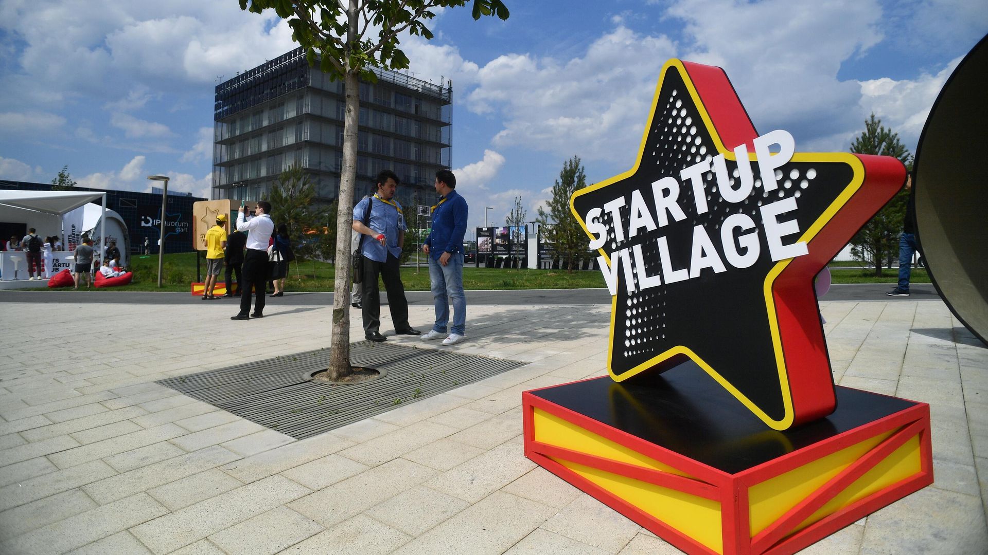 Посетители на Международной конференции Startup Village в инновационном центре Сколково в Москве Посетители на Международной конференции Startup Village в инновационном центре Сколково в Москве - РИА Новости, 1920, 30.04.2026