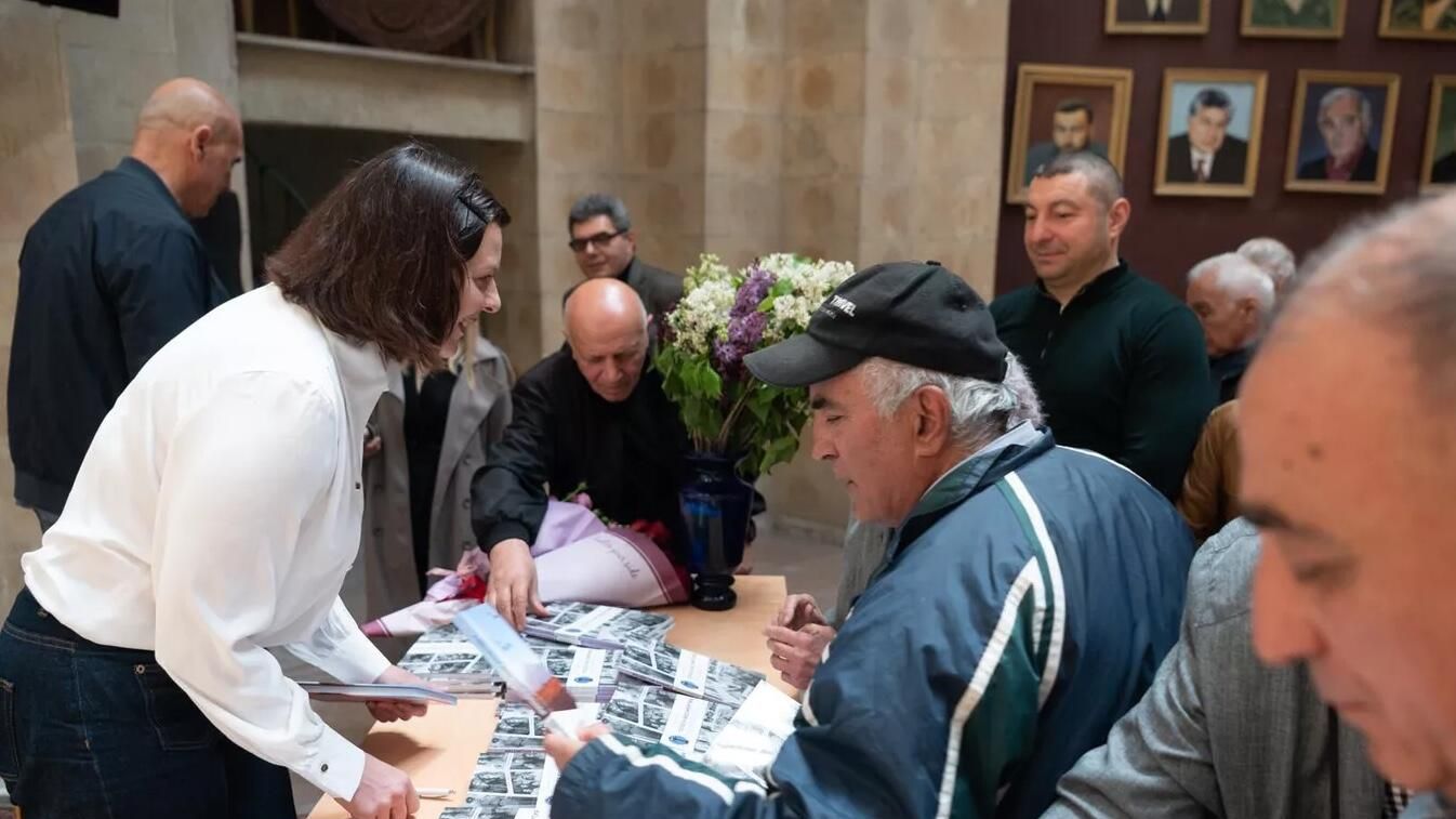Презентация книги воспоминаний армянских ветеранов Великой Отечественной войны Голоса бессмертия в Ереване - РИА Новости, 1920, 18.04.2025