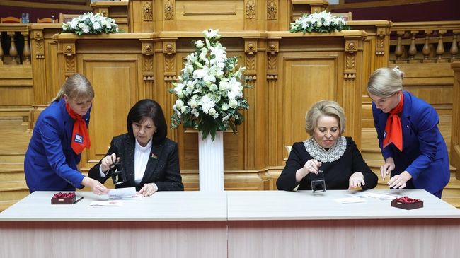 Валентина Матвиенко и Наталья Кочанова