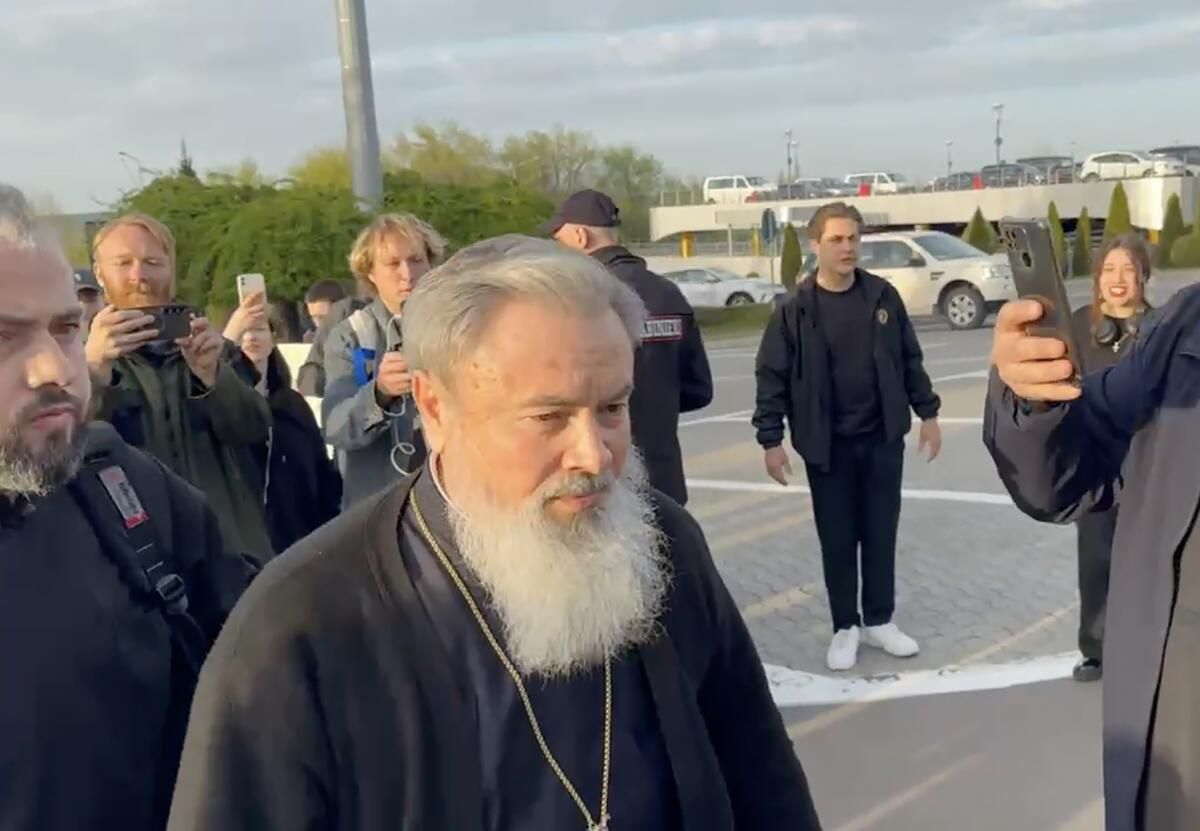 Архиепископ Бельцкий и Фалештский Маркелл прибыл в международный аэропорт Кишинева Архиепископ Бельцкий и Фалештский Маркелл прибыл в международный аэропорт Кишинева - РИА Новости, 1920, 17.06.2025