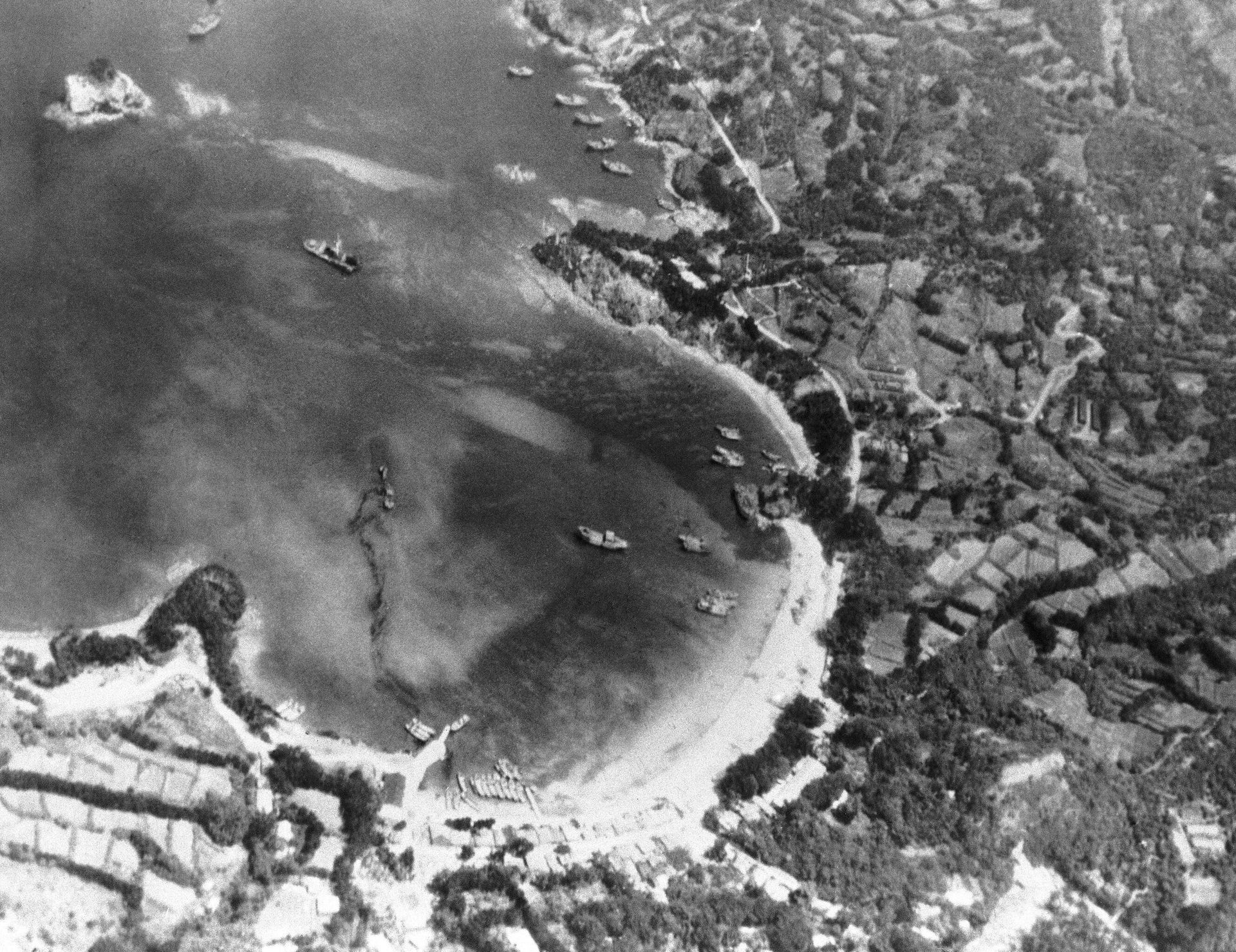 Японская база на острове Бонин, 1944  - РИА Новости, 1920, 19.04.2025