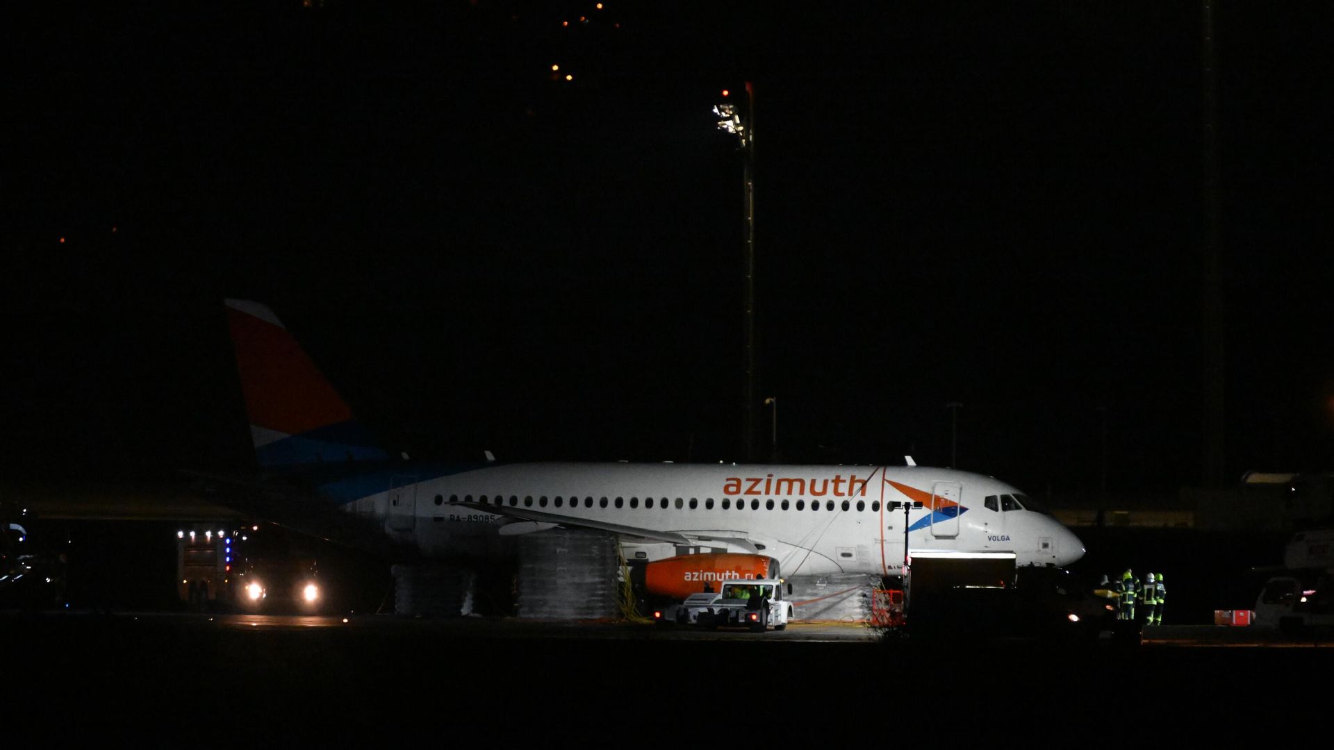 Ликвидация пожара в самолете Superjet в Анталье, Турция. 25 ноября 2024 Ликвидация пожара в самолете Superjet в Анталье, Турция. 25 ноября 2024 - РИА Новости, 1920, 19.04.2025