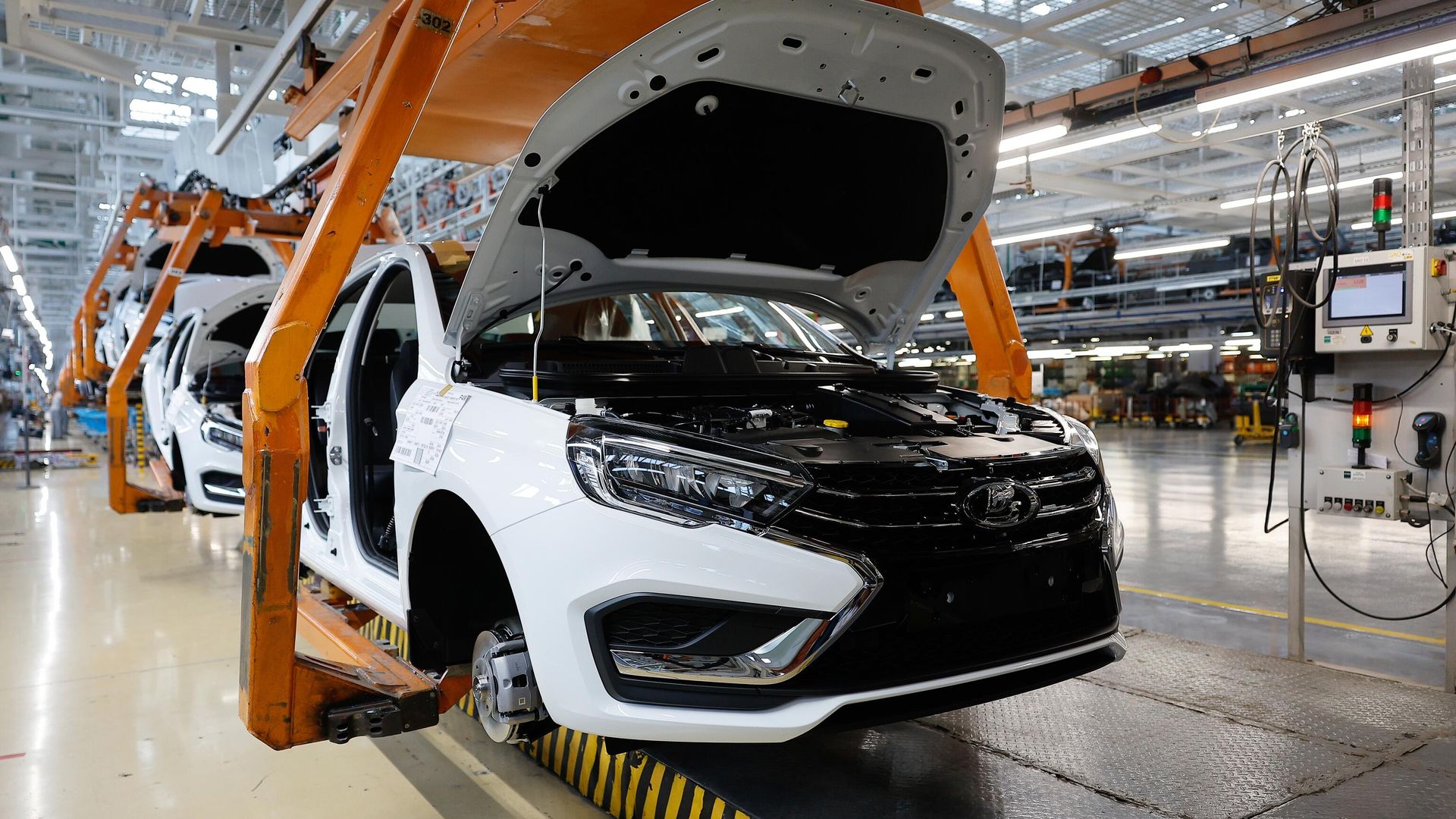 Производство автомобилей ЛАДА на заводе российского автопроизводителя АвтоВАЗ в Тольятти Производство автомобилей ЛАДА на заводе российского автопроизводителя АвтоВАЗ в Тольятти - РИА Новости, 1920, 30.12.2025