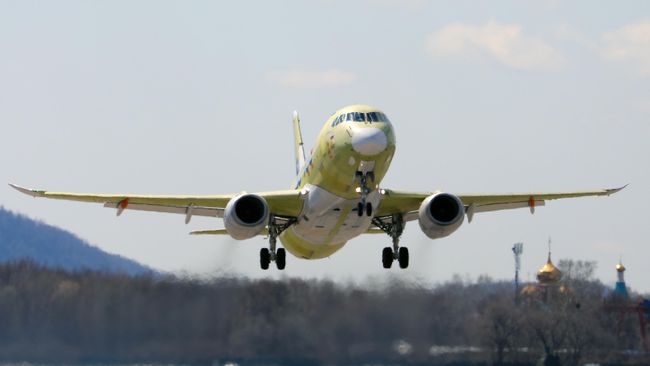 Полностью импортозамещенный SJ-100 c российскими двигателями ПД-8 выполняет первый полет в Комсомольске-на-Амуре