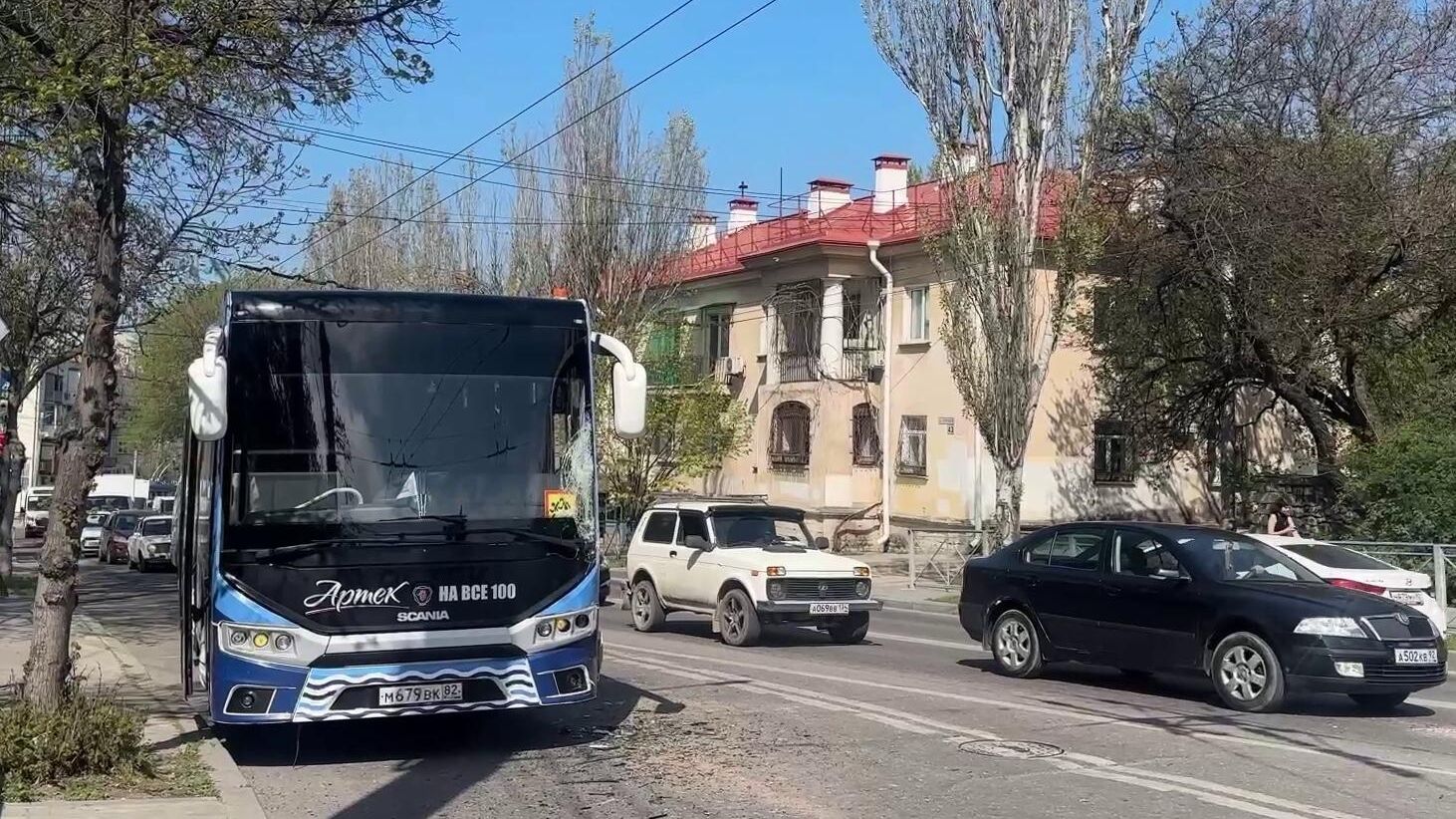 На месте ДТП с участием автобуса, перевозившего группу детей, в Севастополе На месте ДТП с участием автобуса, перевозившего группу детей, в Севастополе - РИА Новости, 1920, 23.04.2025