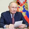 Президент России Владимир Путин в режиме видеоконференции проводит совещание по экономическим вопросам Президент России Владимир Путин в режиме видеоконференции проводит совещание по экономическим вопросам