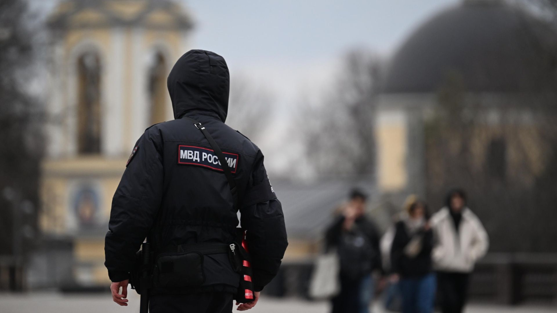 Сотрудник правоохранительных органов Сотрудник правоохранительных органов - РИА Новости, 1920, 02.05.2026