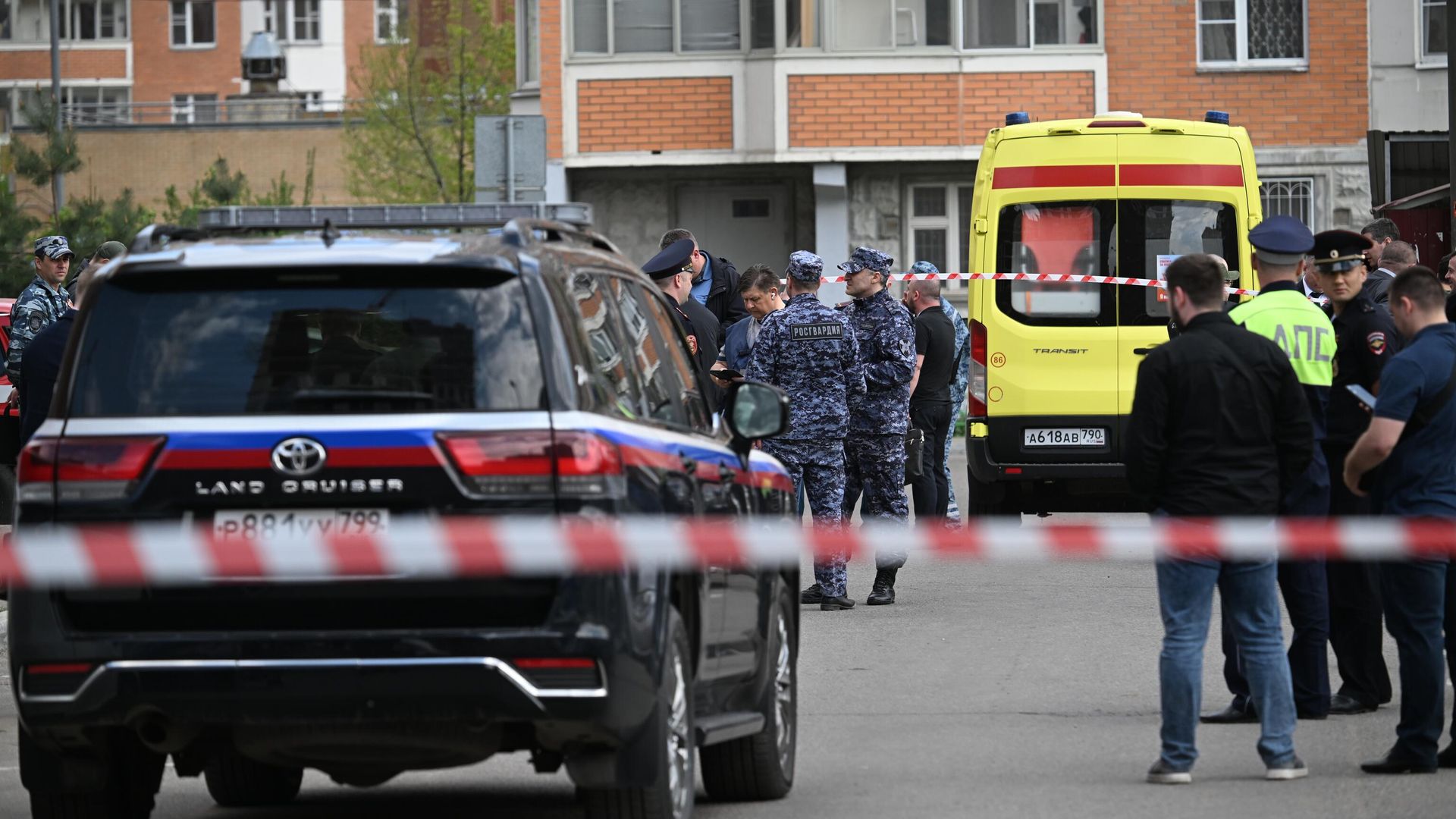 Экстренные службы на месте взрыва автомобиля в Балашихе - РИА Новости, 1920, 25.04.2025