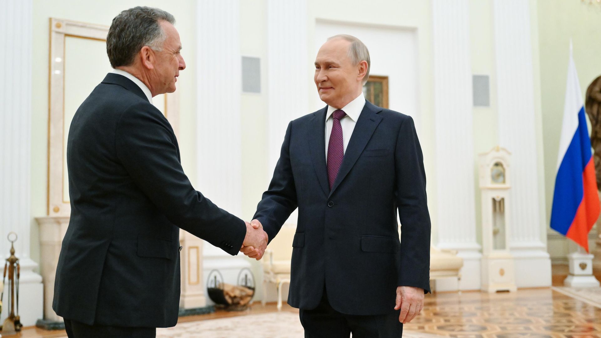 Президент России Владимир Путин и спецпосланник президента США по Ближнему Востоку Стивен Уиткофф во время встречи Президент России Владимир Путин и спецпосланник президента США по Ближнему Востоку Стивен Уиткофф во время встречи - РИА Новости, 1920, 25.04.2025