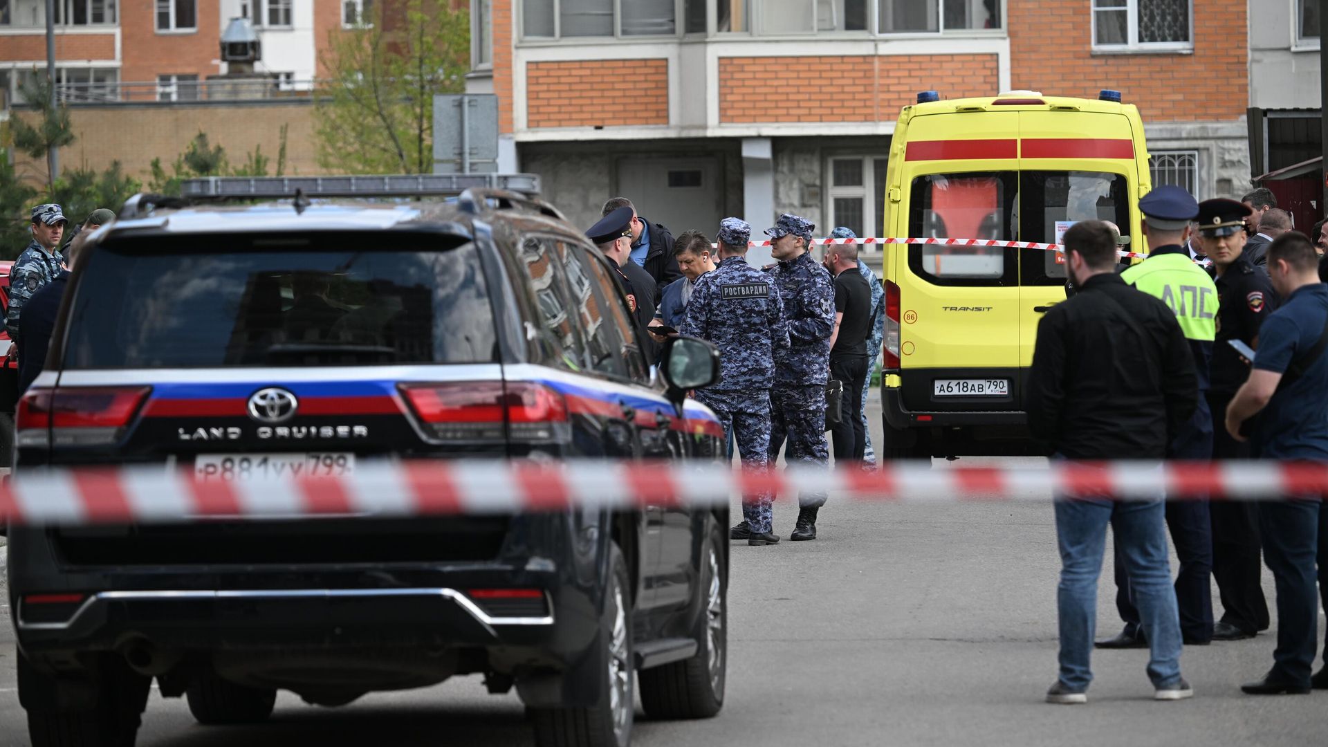 Экстренные службы на месте взрыва автомобиля в Балашихе Экстренные службы на месте взрыва автомобиля в Балашихе - РИА Новости, 1920, 25.04.2025