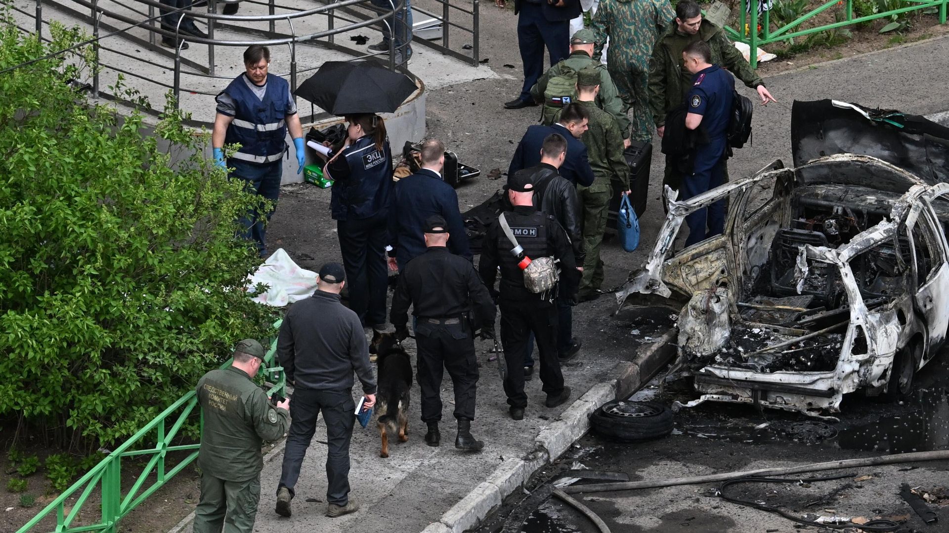 Экстренные службы на месте взрыва автомобиля в Балашихе - РИА Новости, 1920, 28.04.2025