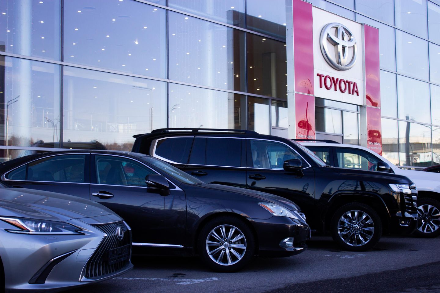 Салон автомобилей Toyota в Москве Салон автомобилей Toyota в Москве