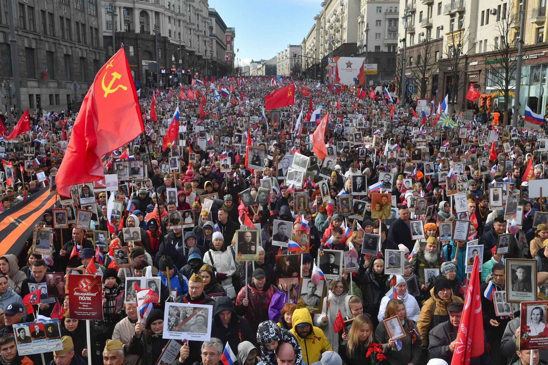 Участники шествия Бессмертный полк в Москве - РИА Новости, 1920, 25.04.2025