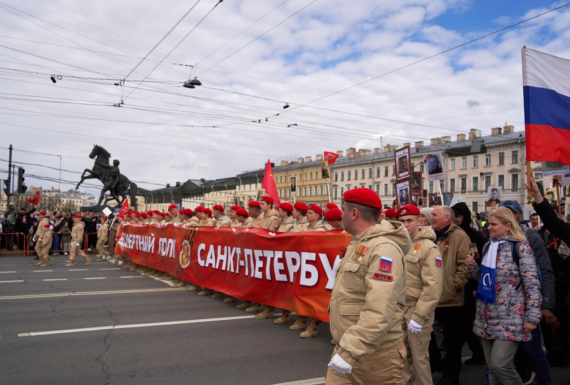 Участники акции Бессмертный полк, посвященной 77-й годовщине Победы в Великой Отечественной войне  в Великой Отечественной войне в Санкт-Петербурге - РИА Новости, 1920, 25.04.2025