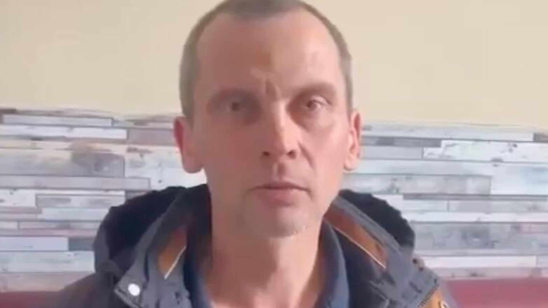 Вандал, осквернивший могилы военкора Федорчака и участников СВО Вандал, осквернивший могилы военкора Федорчака и участников СВО - РИА Новости, 1920, 26.04.2025