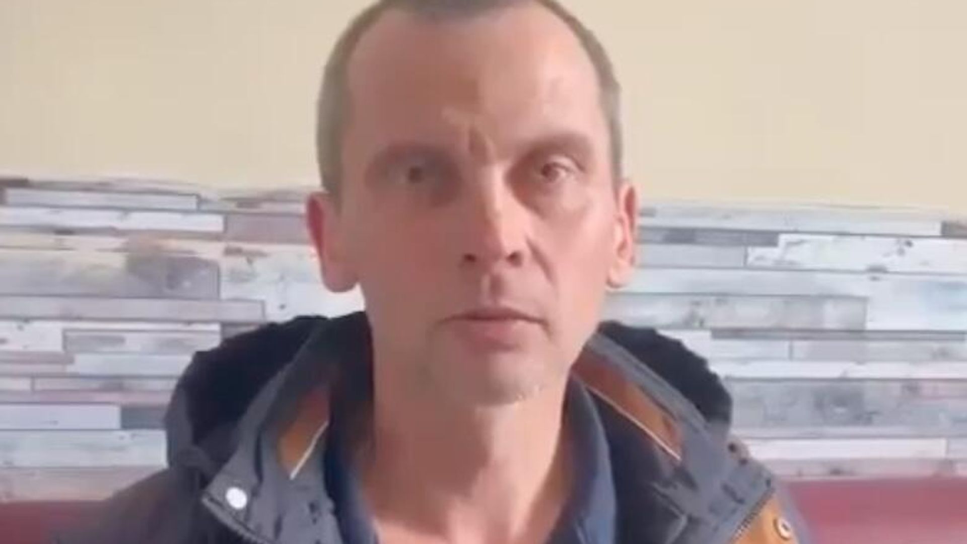 Вандал, осквернивший могилы военкора Федорчака и участников СВО Вандал, осквернивший могилы военкора Федорчака и участников СВО - РИА Новости, 1920, 26.04.2025