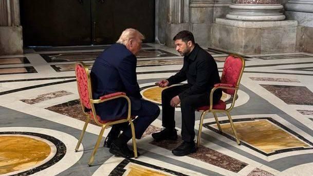 Президент США Дональд Трамп и Владимир Зеленский во время встречи в Ватикане Президент США Дональд Трамп и Владимир Зеленский во время встречи в Ватикане - РИА Новости, 1920, 27.04.2025