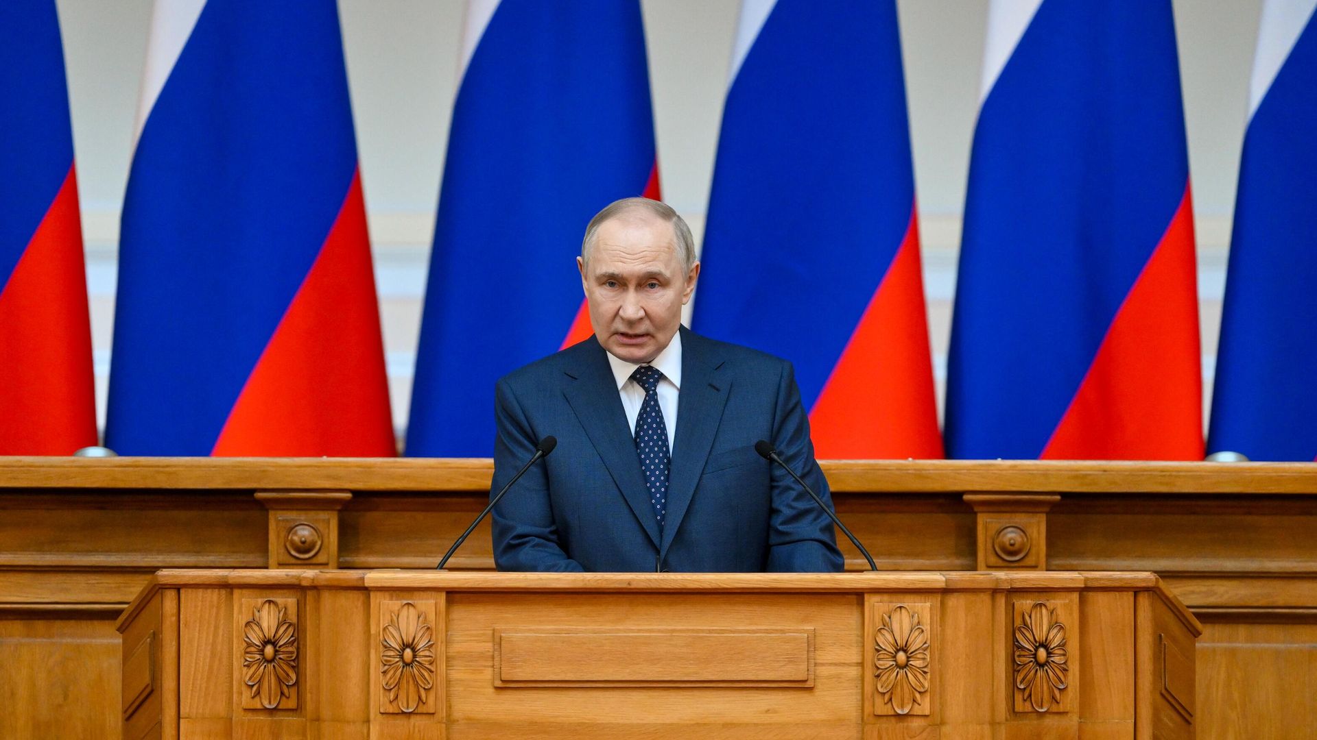 Президент РФ Владимир Путин на заседании Президиума Совета законодателей РФ при Федеральном Собрании РФ Президент РФ Владимир Путин на заседании Президиума Совета законодателей РФ при Федеральном Собрании РФ - РИА Новости, 1920, 28.04.2025