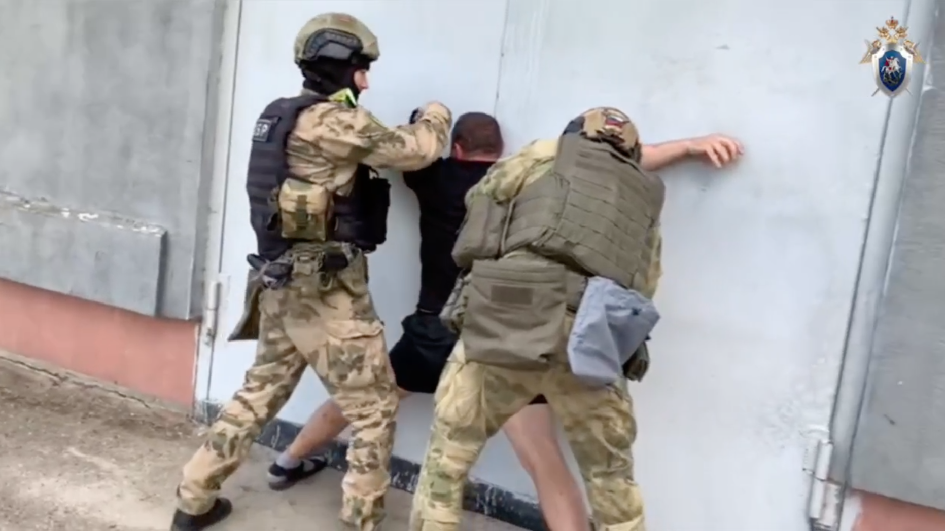 Задержание мужчины, подозреваемого в использовании рабского труда в Чувашии - РИА Новости, 1920, 28.04.2025
