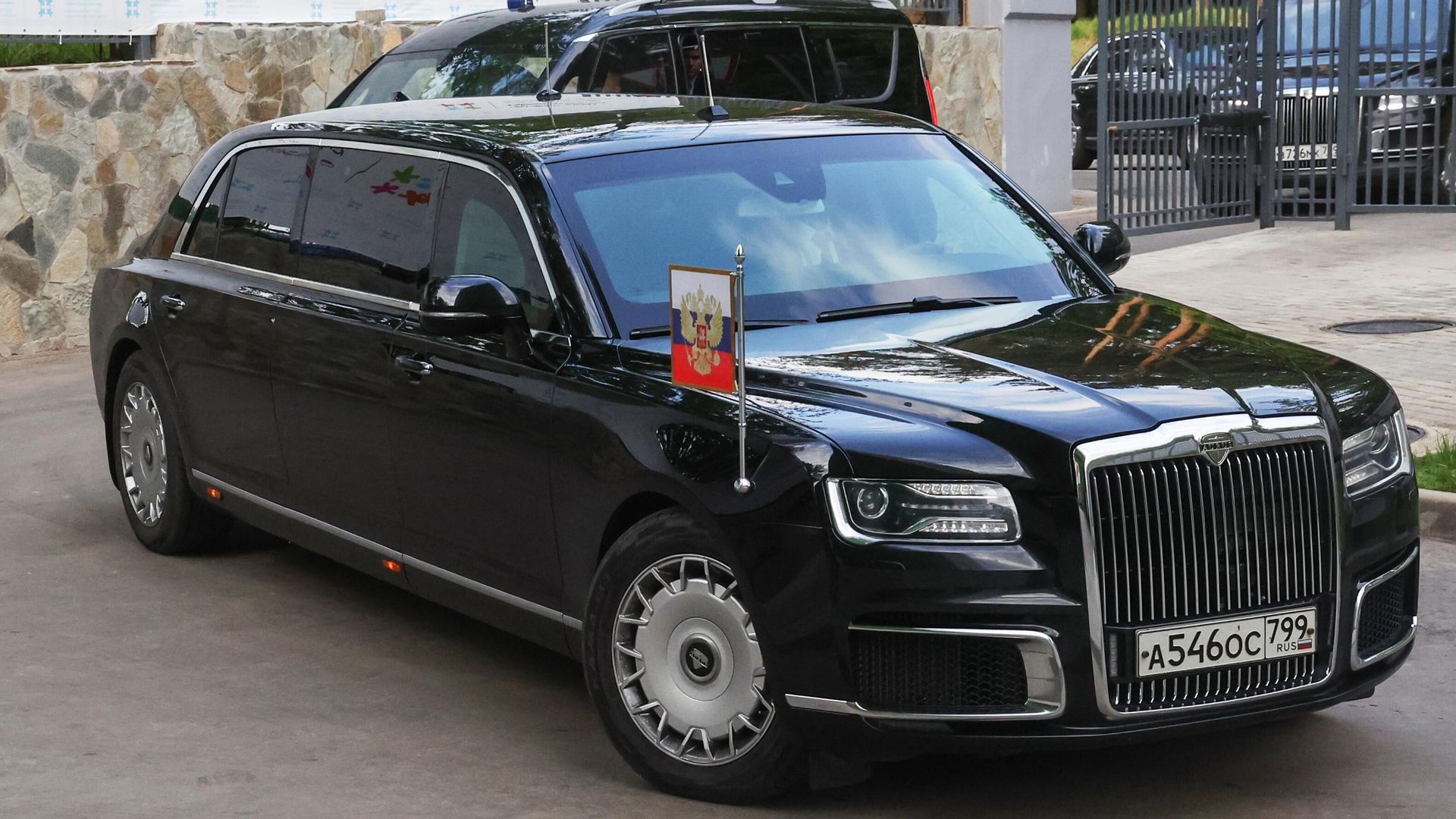 Автомобиль Аурус сенат лимузин кортежа президента РФ Владимира Путина Автомобиль Аурус сенат лимузин кортежа президента РФ Владимира Путина - РИА Новости, 1920, 29.04.2025