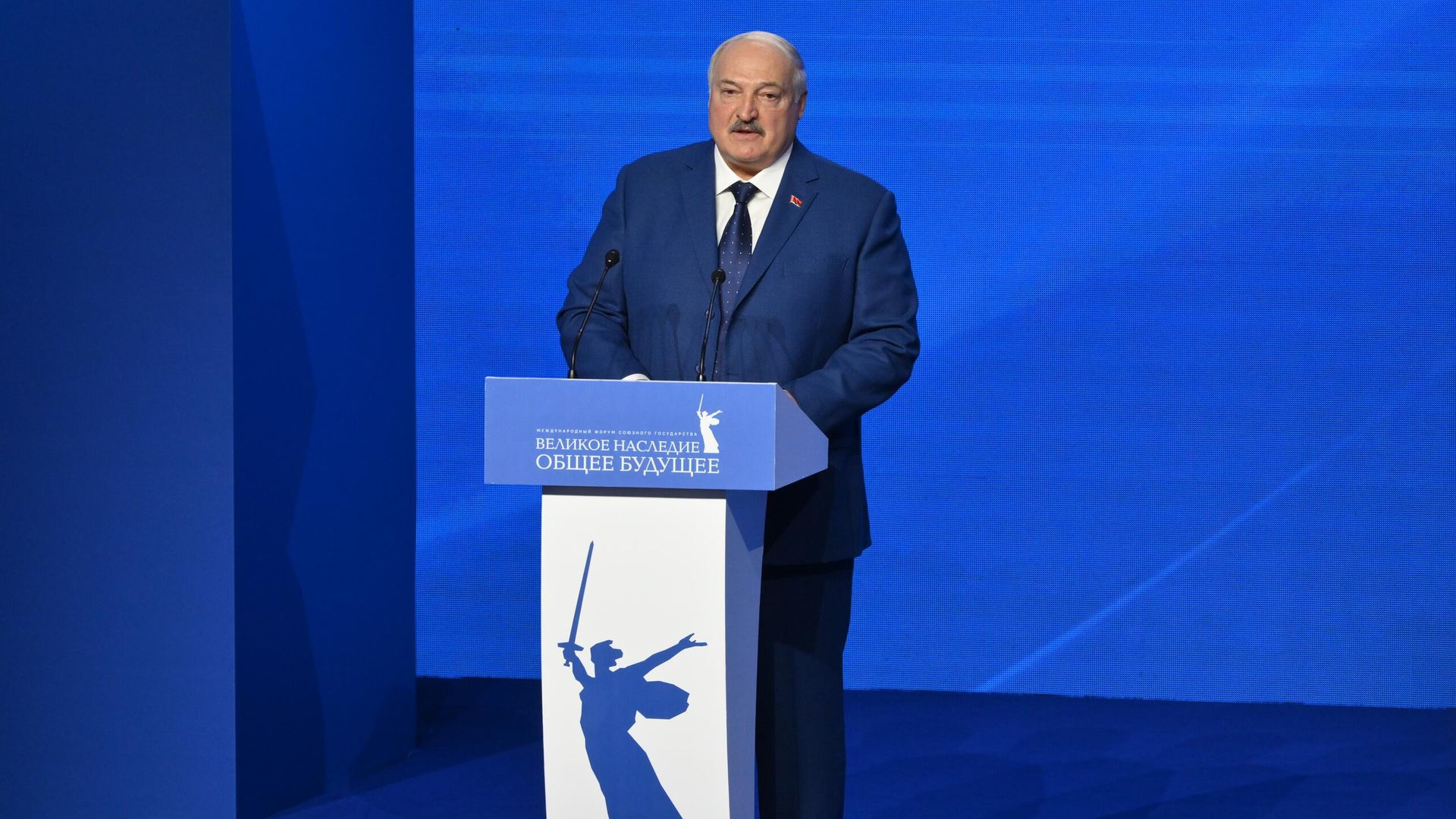Президент Белоруссии Александр Лукашенко выступает на международном форуме Союзного государства Великое наследие - общее будущее в Волгограде Президент Белоруссии Александр Лукашенко выступает на международном форуме Союзного государства Великое наследие - общее будущее в Волгограде - РИА Новости, 1920, 29.04.2025