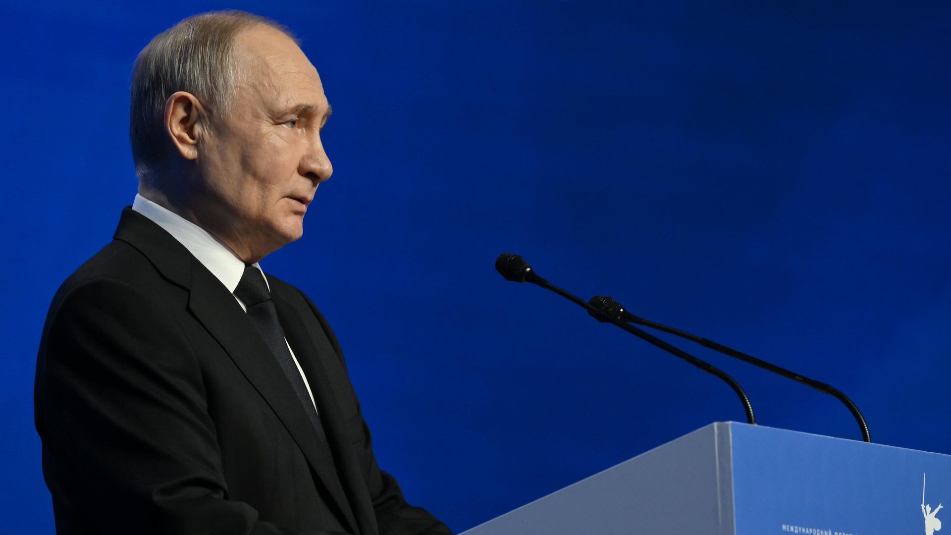Президент РФ Владимир Путин выступает на международном форуме Союзного государства Великое наследие - общее будущее в Волгограде Президент РФ Владимир Путин выступает на международном форуме Союзного государства Великое наследие - общее будущее в Волгограде - РИА Новости, 1920, 29.04.2025