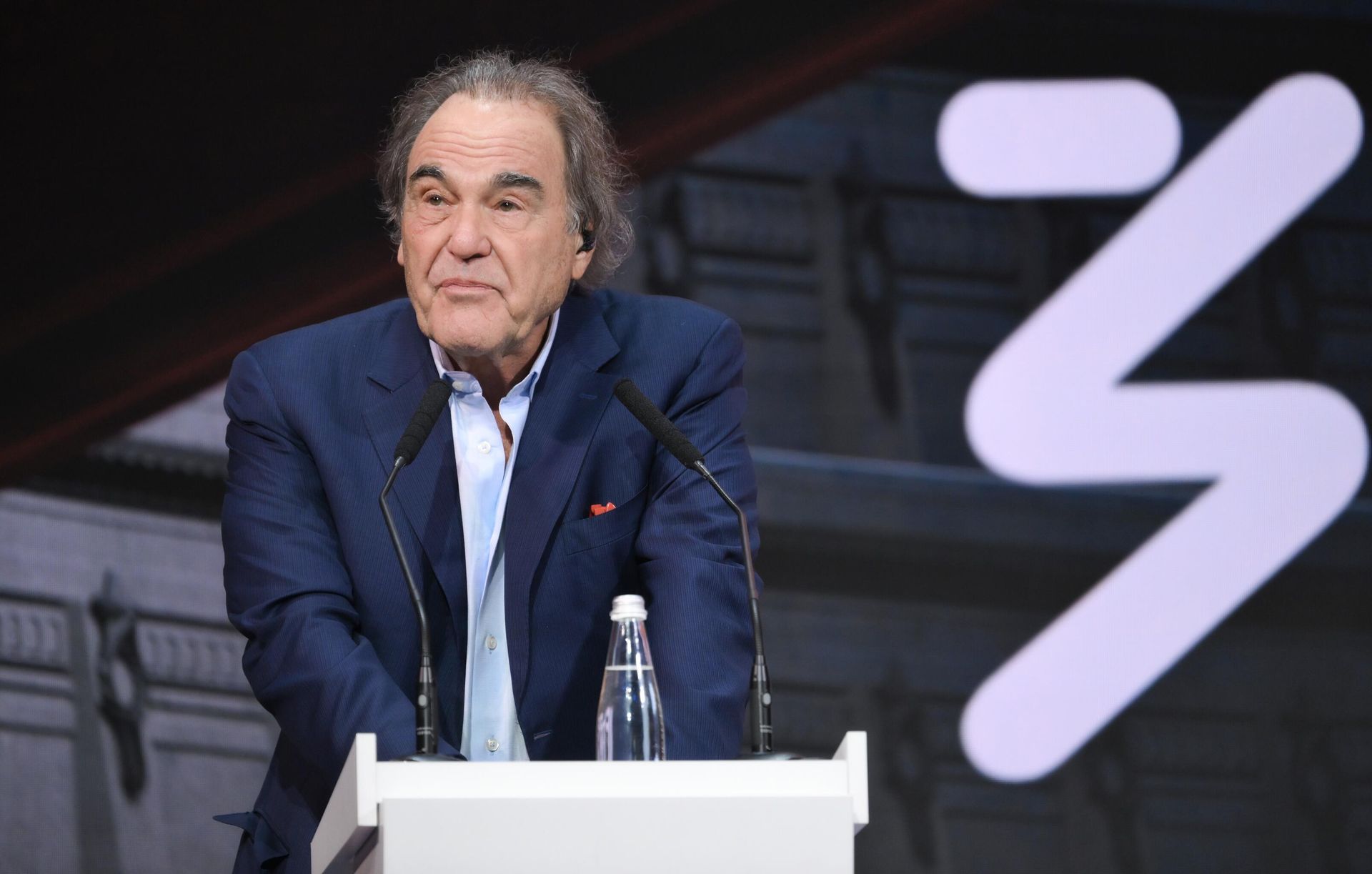 Американский режиссер Оливер Стоун выступает на федеральном просветительском марафоне Знание. Первые - РИА Новости, 1920, 02.06.2025