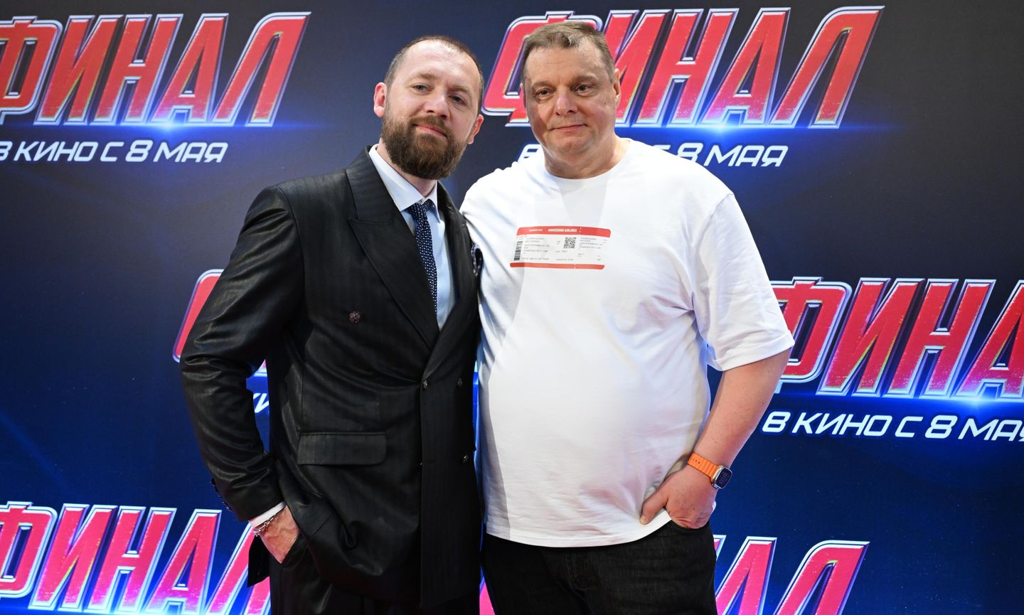Актер Денис Шведов и заслуженный тренер России Владимир Алекно на премьере фильма Финал режиссеров Владимира Преснякова, Олега Преснякова и Петра Зеленова в Москве Актер Денис Шведов и заслуженный тренер России Владимир Алекно на премьере фильма Финал режиссеров Владимира Преснякова, Олега Преснякова и Петра Зеленова в Москве