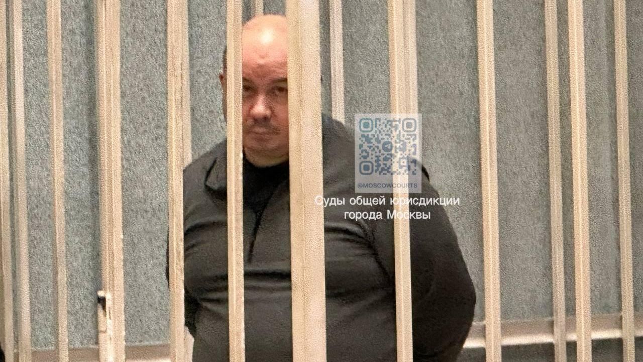 Бывший заместитель начальника Управления МЧС Дмитрий Даудашвили в зале суда - РИА Новости, 1920, 10.04.2026
