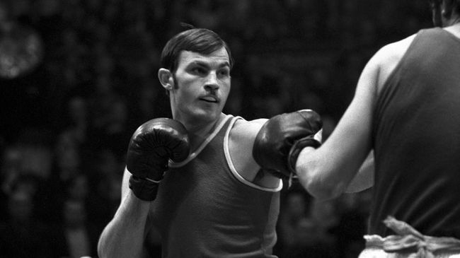 Боксер Вячеслав Лемешев во время боя Боксер Вячеслав Лемешев во время боя