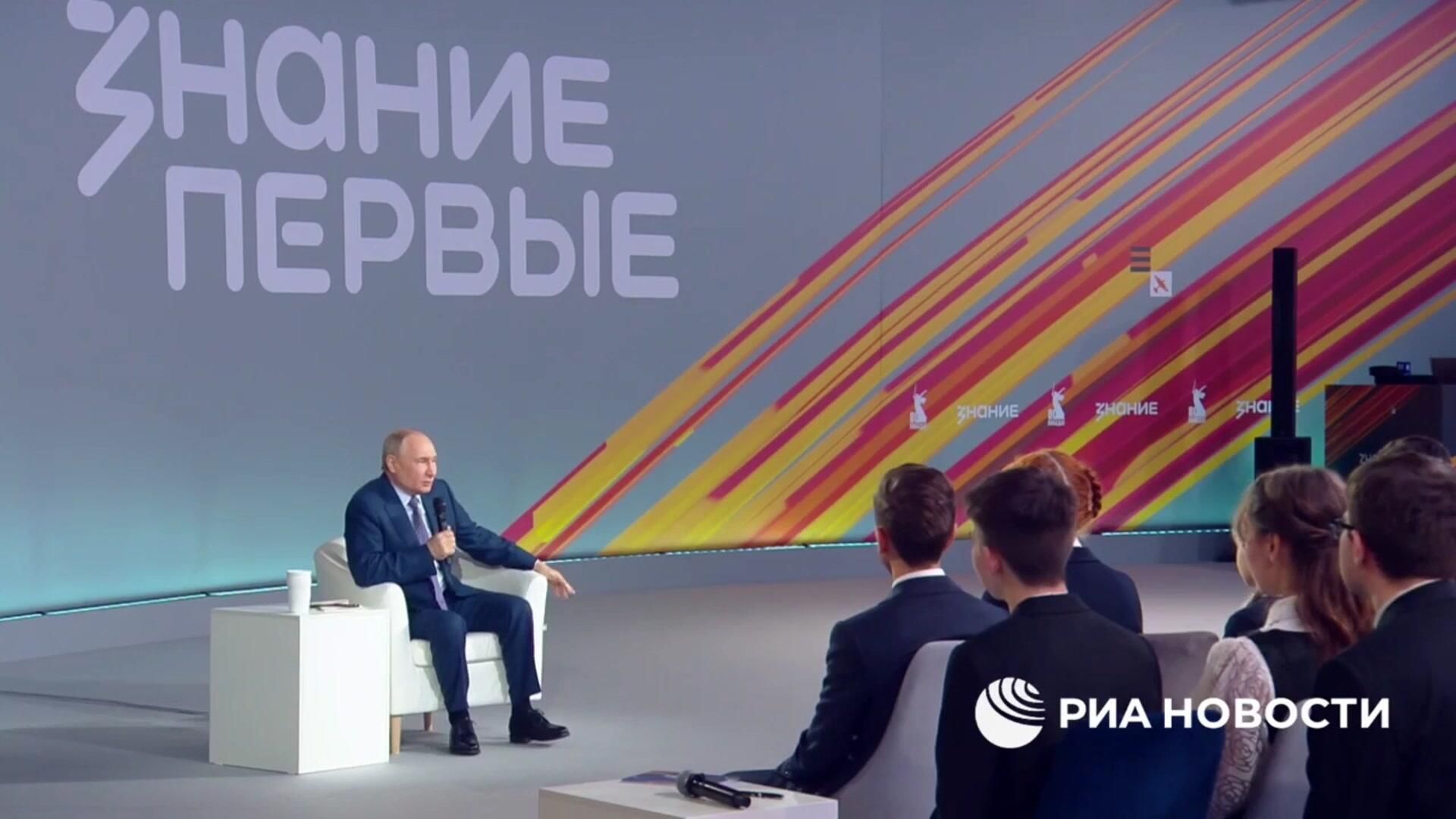 Путин: Участники Великой Отечественной войны совершили подвиг Путин: Участники Великой Отечественной войны совершили подвиг - РИА Новости, 1920, 30.04.2025