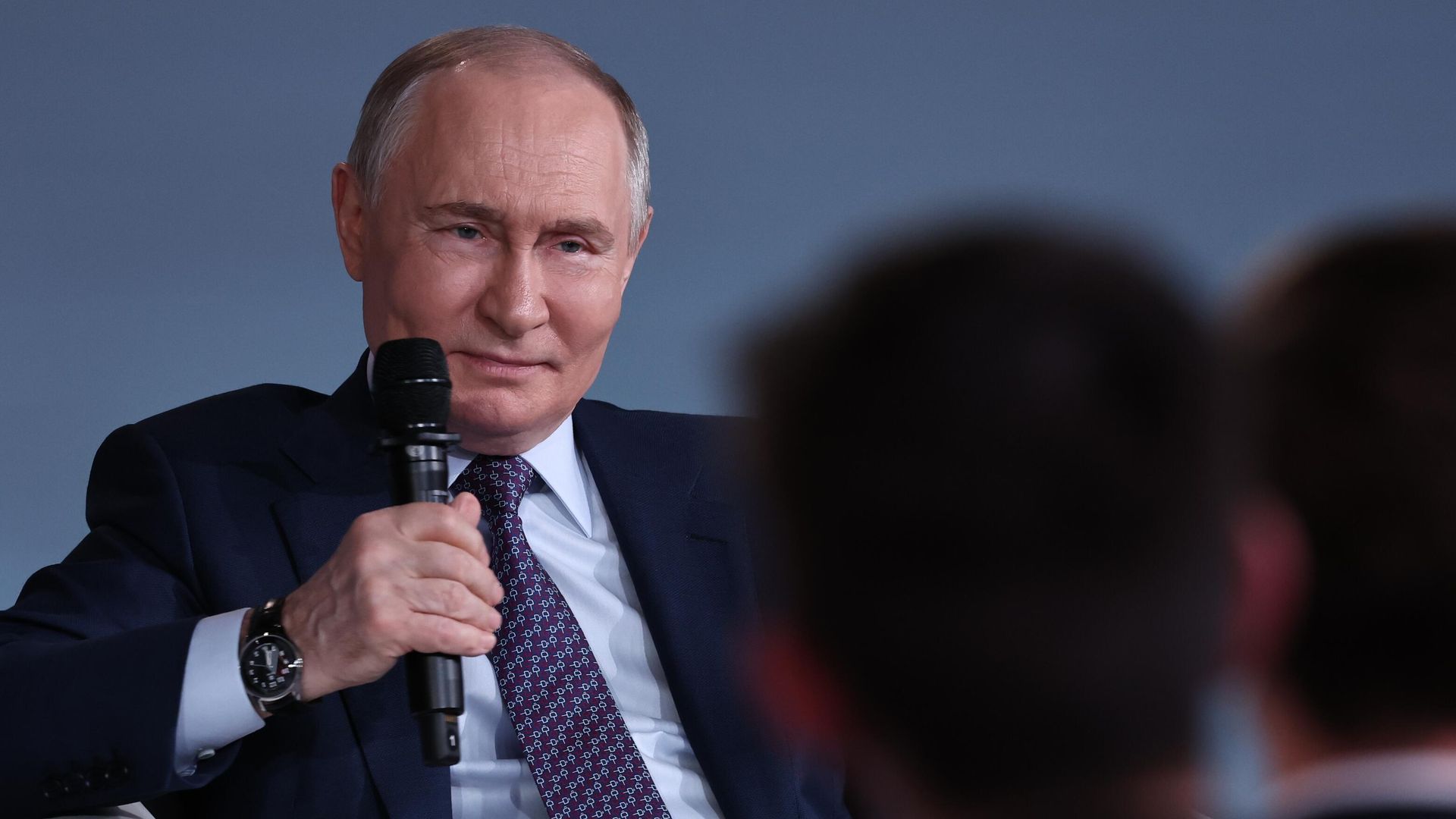 Президент РФ Владимир Путин во время встречи с участниками просветительского марафона Знание.Первые в Москве - РИА Новости, 1920, 30.04.2025