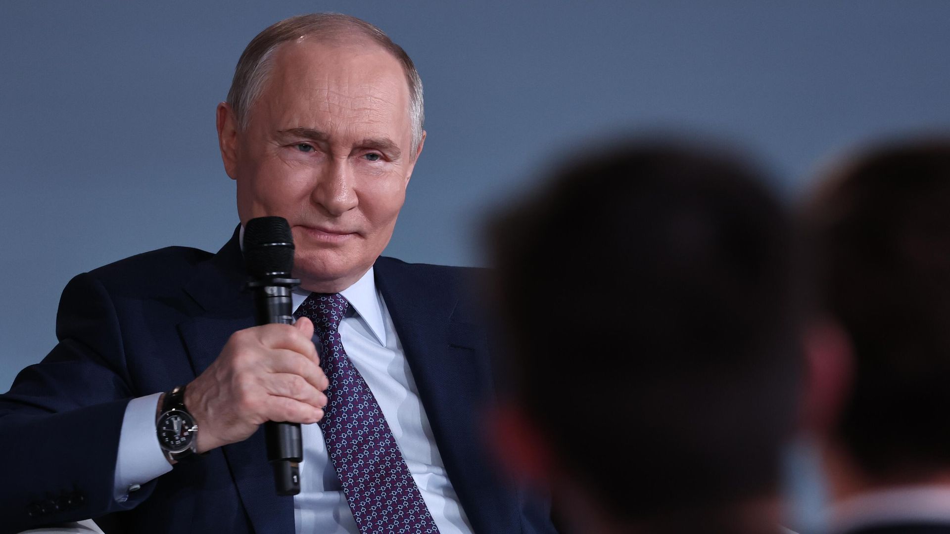 Президент РФ Владимир Путин во время встречи с участниками просветительского марафона Знание.Первые в Москве. 30 апреля 2025 Президент РФ Владимир Путин во время встречи с участниками просветительского марафона Знание.Первые в Москве. 30 апреля 2025 - РИА Новости, 1920, 30.04.2025