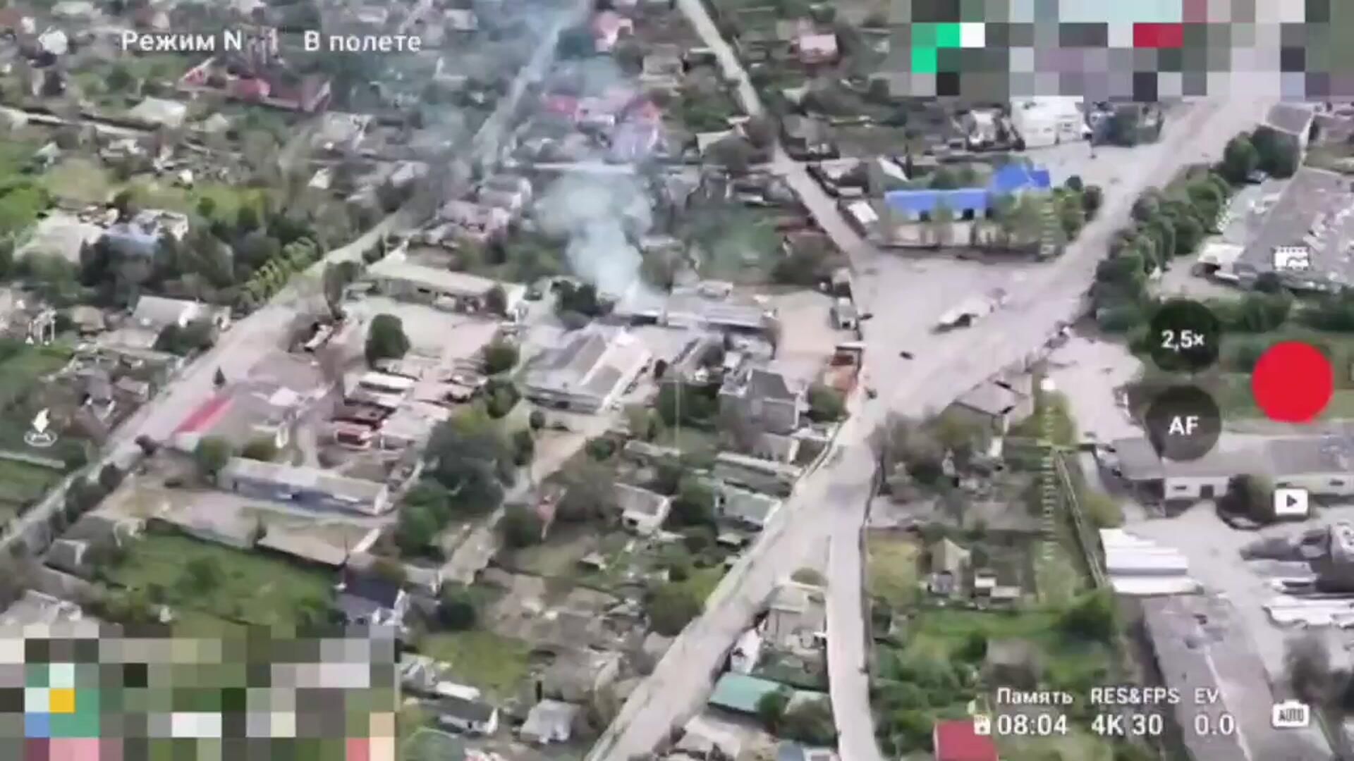 Удары дронами по выжившим людям после атаки ВСУ по рынку в Алешках - РИА Новости, 1920, 01.05.2025