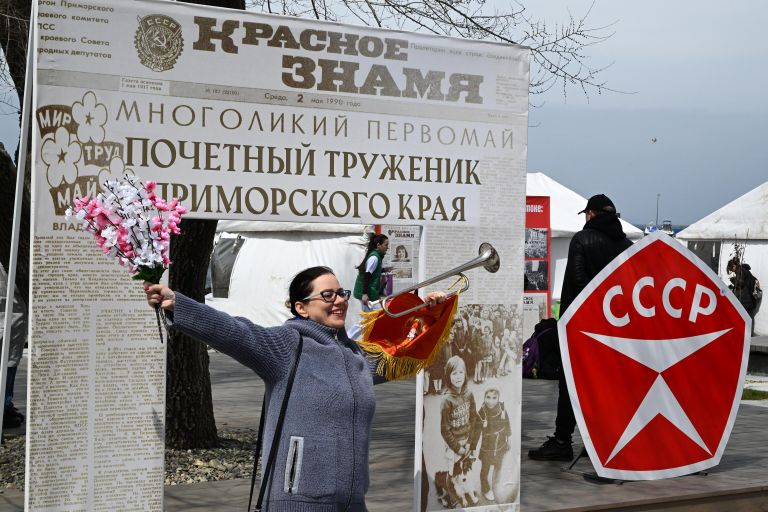 Празднование 1 Мая на набережной Спортивной гавани во Владивостоке Празднование 1 Мая на набережной Спортивной гавани во Владивостоке