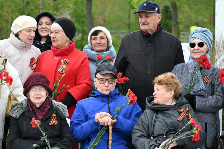 Празднование 1 Мая у стелы Казань – город трудовой доблести Празднование 1 Мая у стелы Казань – город трудовой доблести