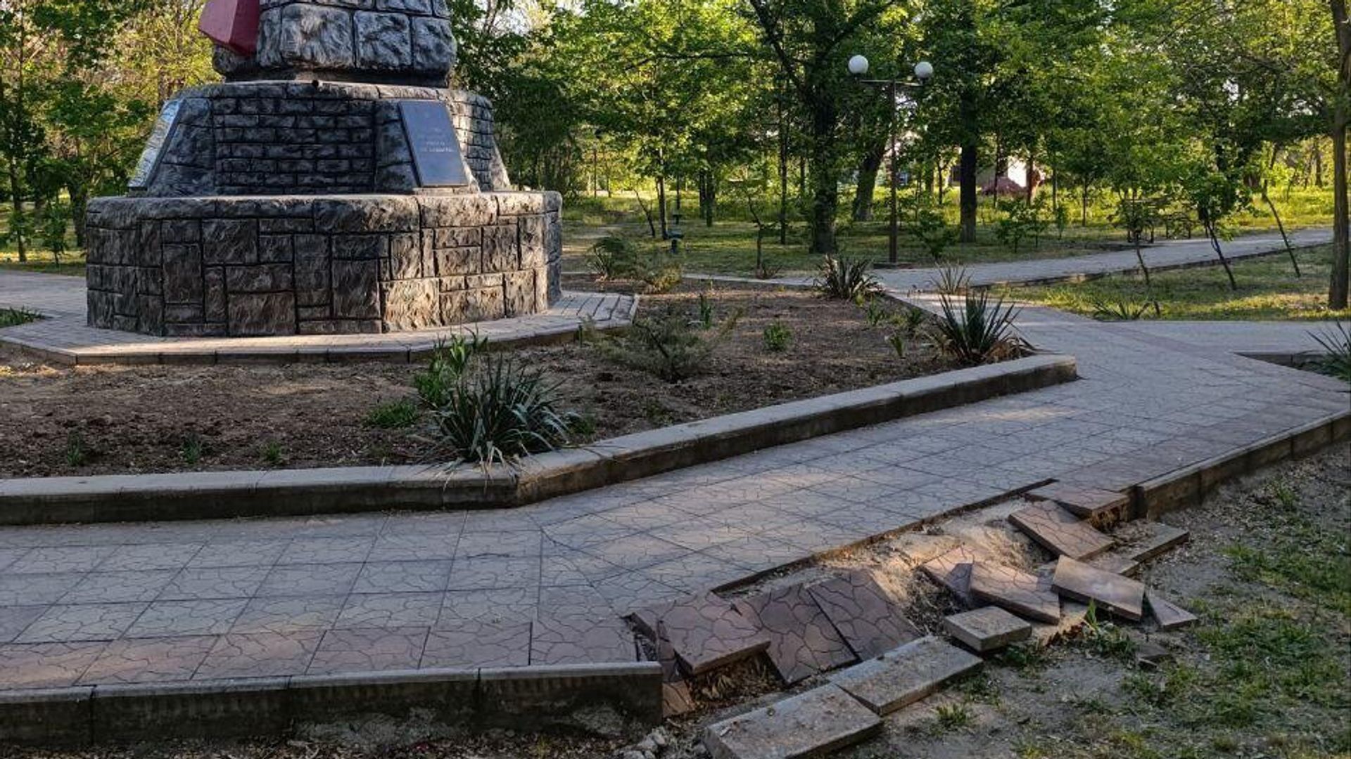 В городе Таврийск Херсонской области вандалы осквернили памятник Неизвестному Солдату В городе Таврийск Херсонской области вандалы осквернили памятник Неизвестному Солдату - РИА Новости, 1920, 02.05.2025